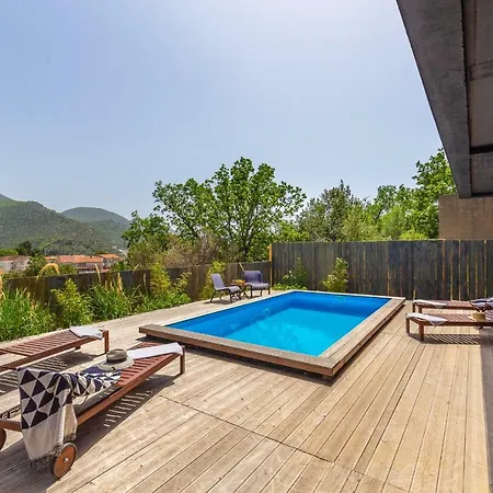 Ares - Private Swimming Pool Apartment