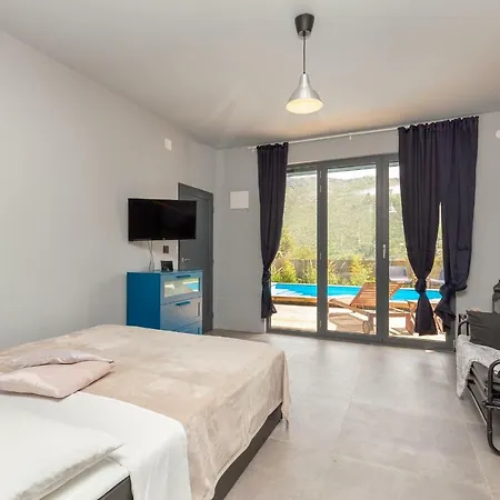 Ares - Private Swimming Pool *